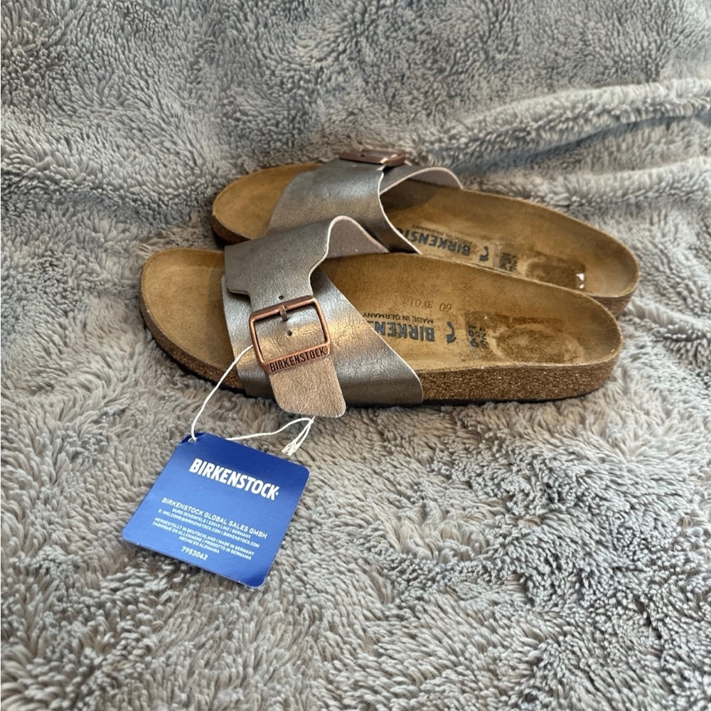 Birkenstock Catalina Luxe Buckle
Birko-Flor - Graceful Taupe